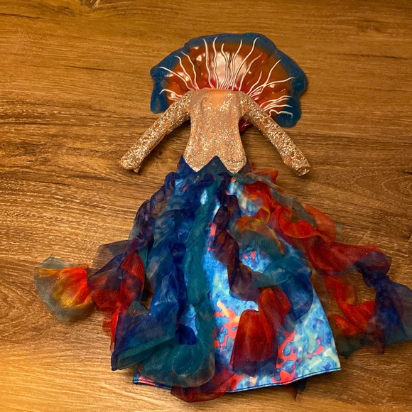 Aquaman Mera’s Royal Gown - Picture 8 of 8